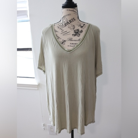 NWOT Project Social UO T Women's V-Neck Tee Green Short Sleeve Size M Casual - Picture 2 of 6